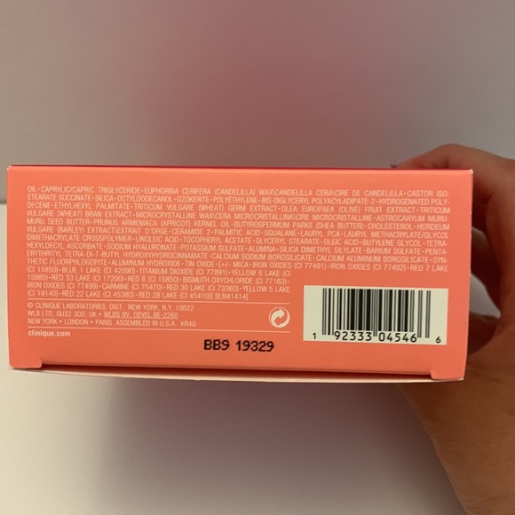 Clinique 4 Favorites Bundle Set. - Picture 9 of 10